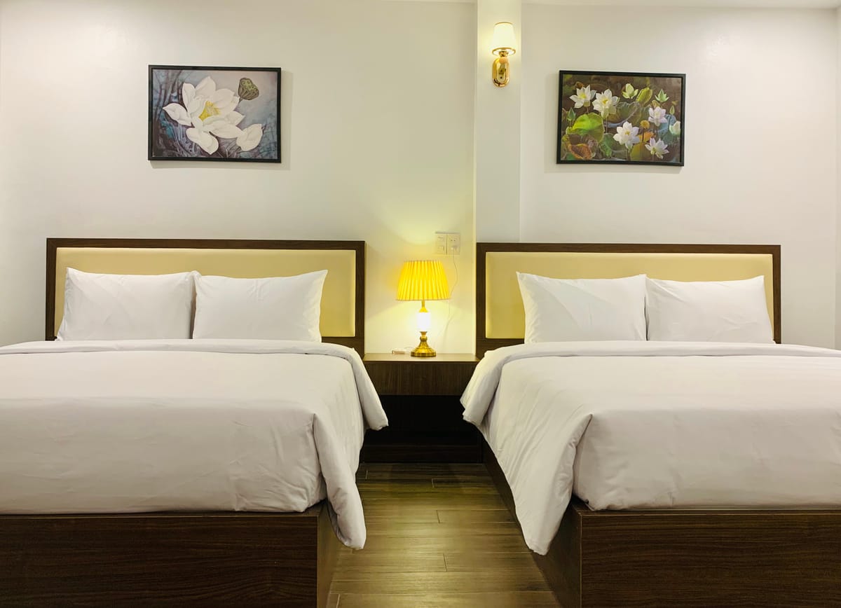 FIORUS AIRPORT HOTEL — 1