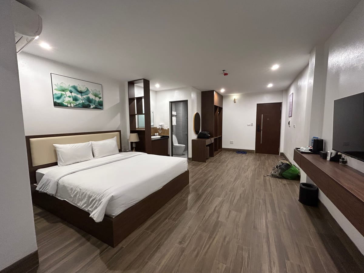 FIORUS AIRPORT HOTEL — 2