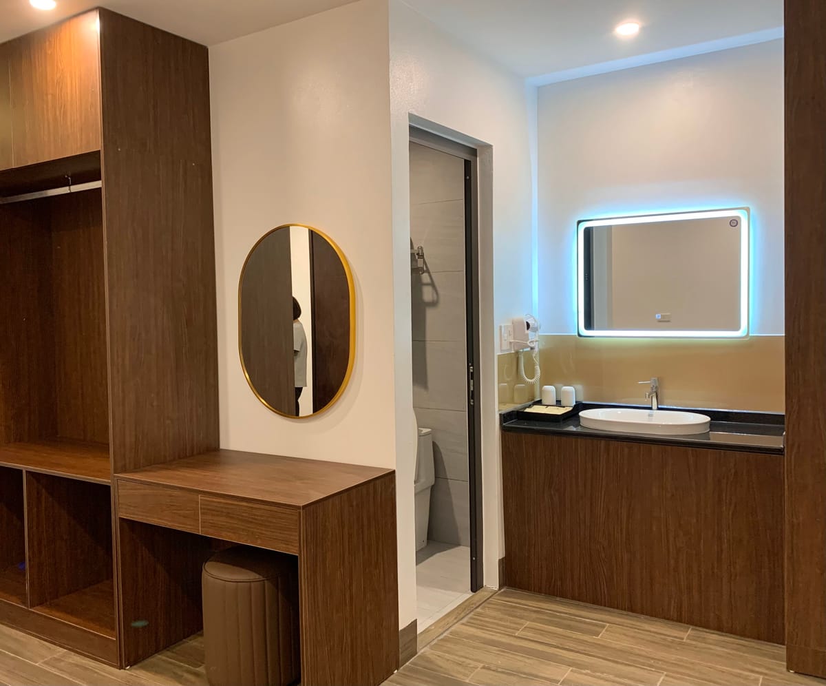 FIORUS AIRPORT HOTEL — 4