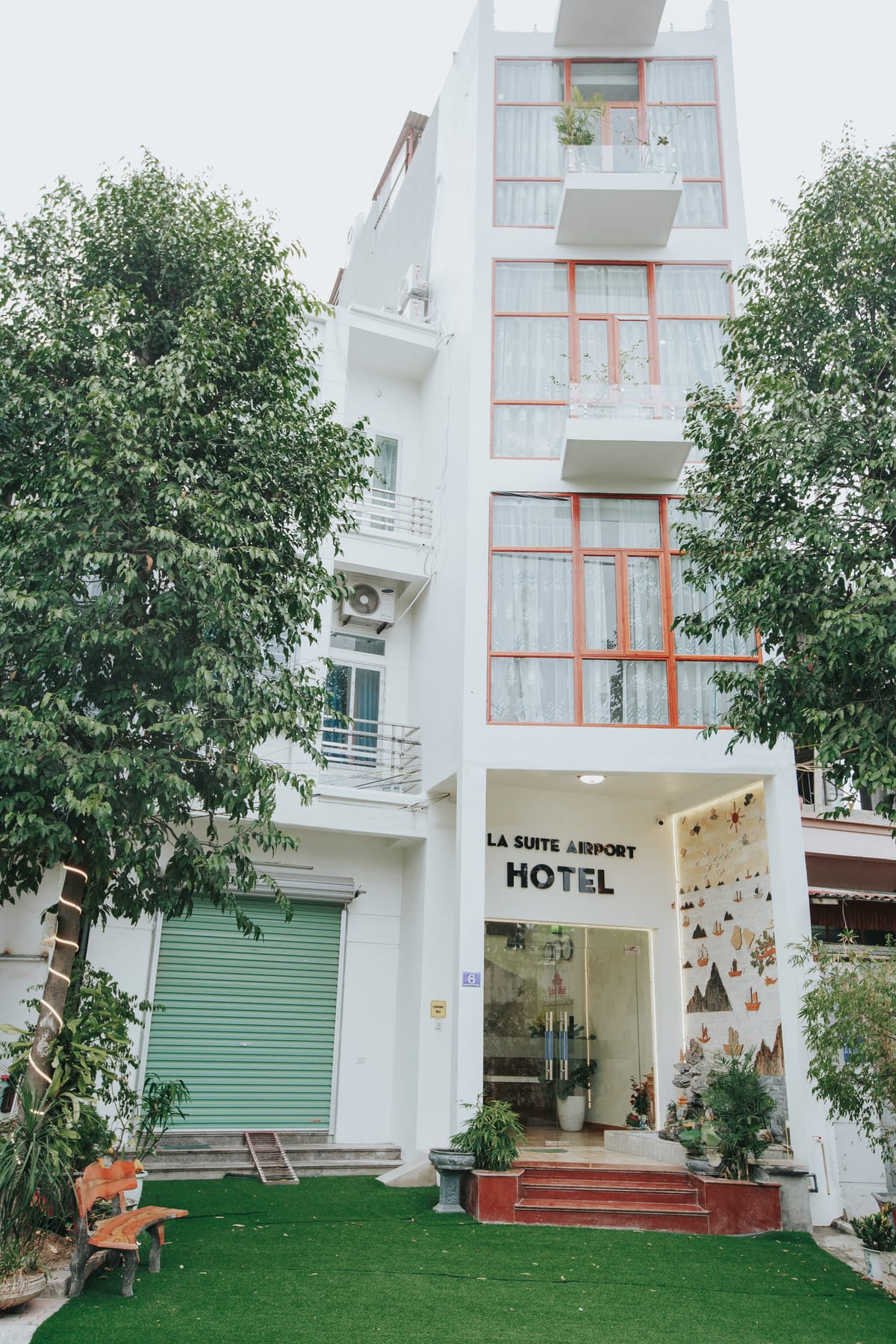 LA TEISU AIRPORT HOTEL — 2