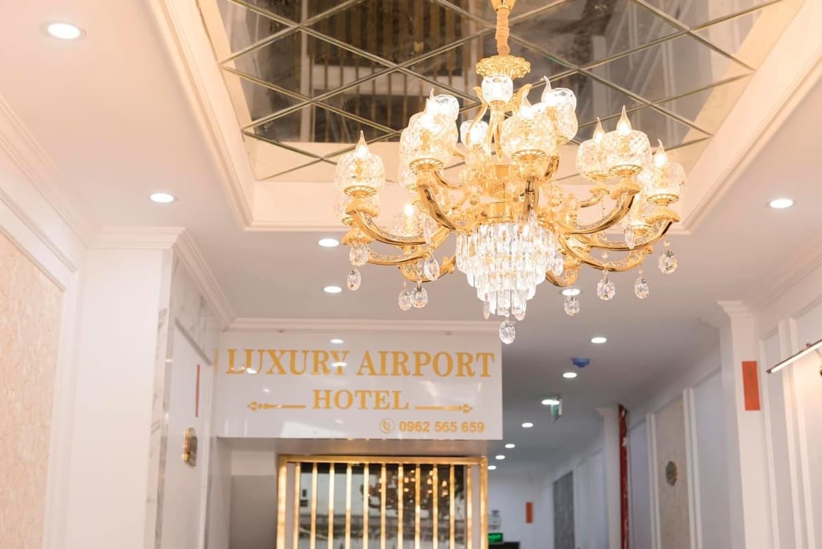 LUXURY AIRPORT HOTEL