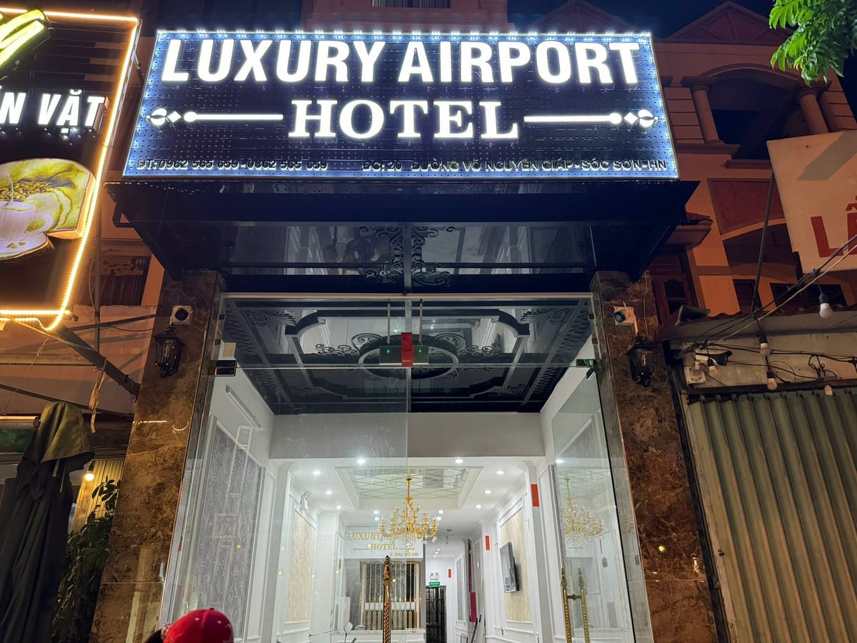 LUXURY AIRPORT HOTEL — 5