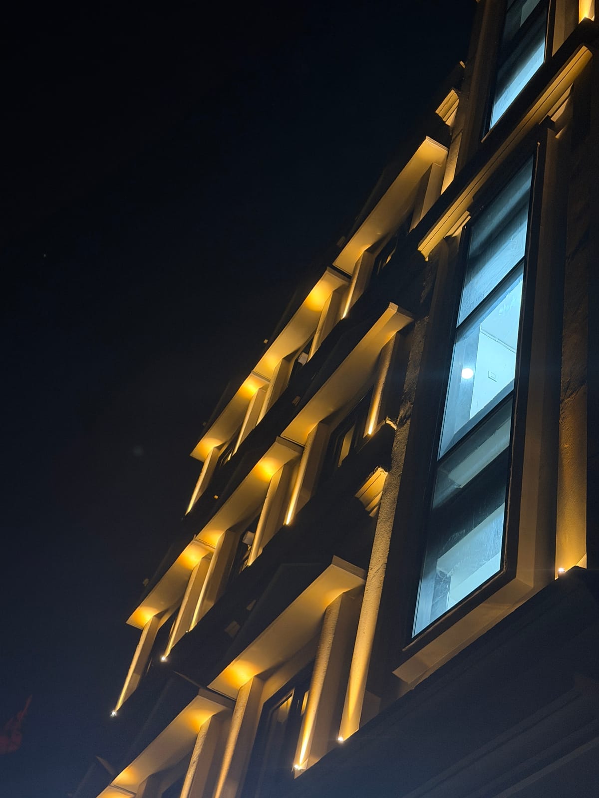 HOTEL GOLDEN AURA — 1