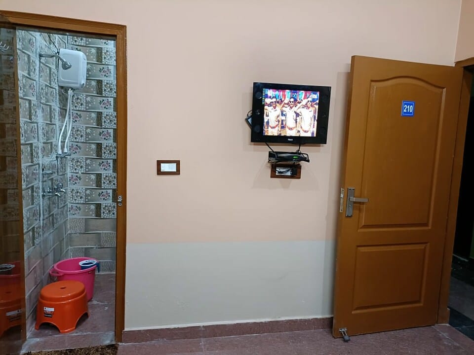 OYO 84282 Hotel green — 3