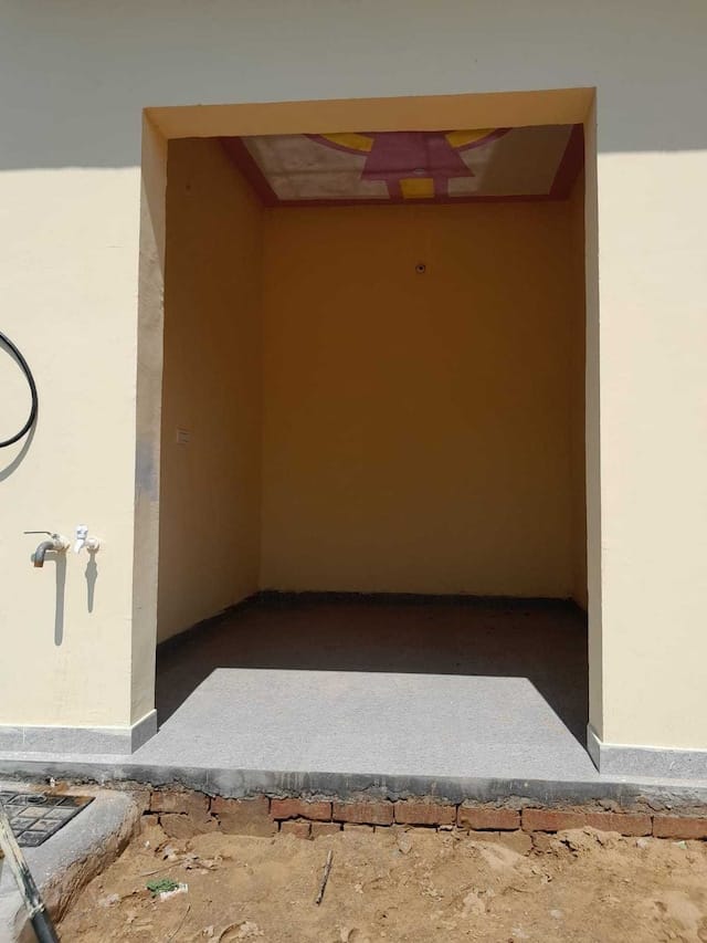 OYO J.M.D Restaurant &rooms — 1
