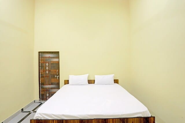 OYO J.M.D Restaurant &rooms — 2