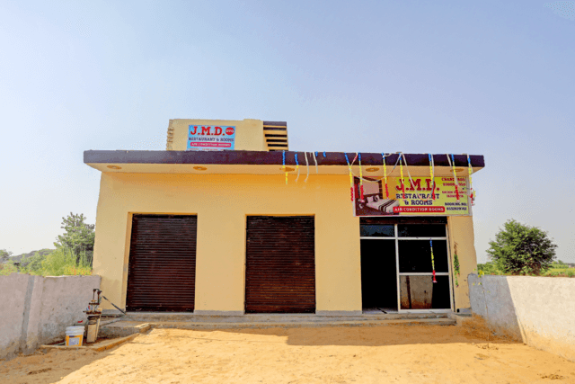 OYO J.M.D Restaurant &rooms — 3