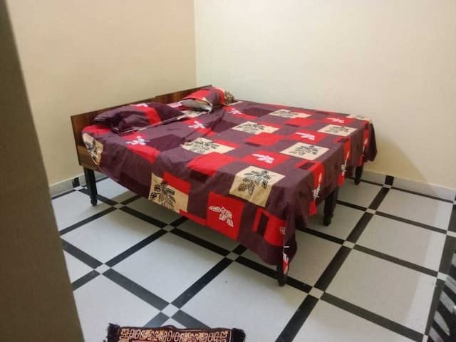 OYO J.M.D Restaurant &rooms — 4