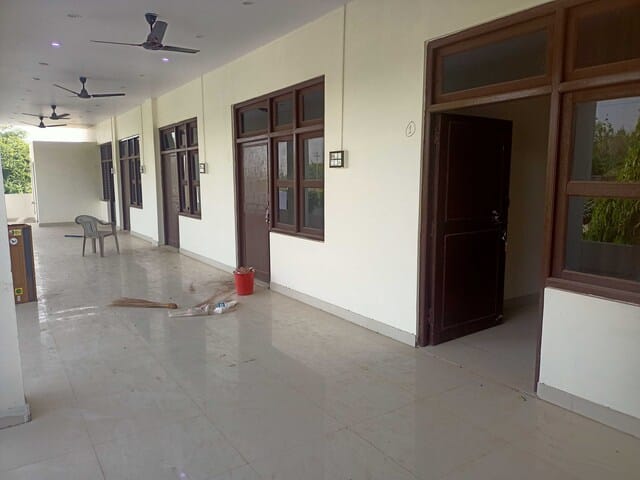 OYO Shri Krishna Hotel — 1