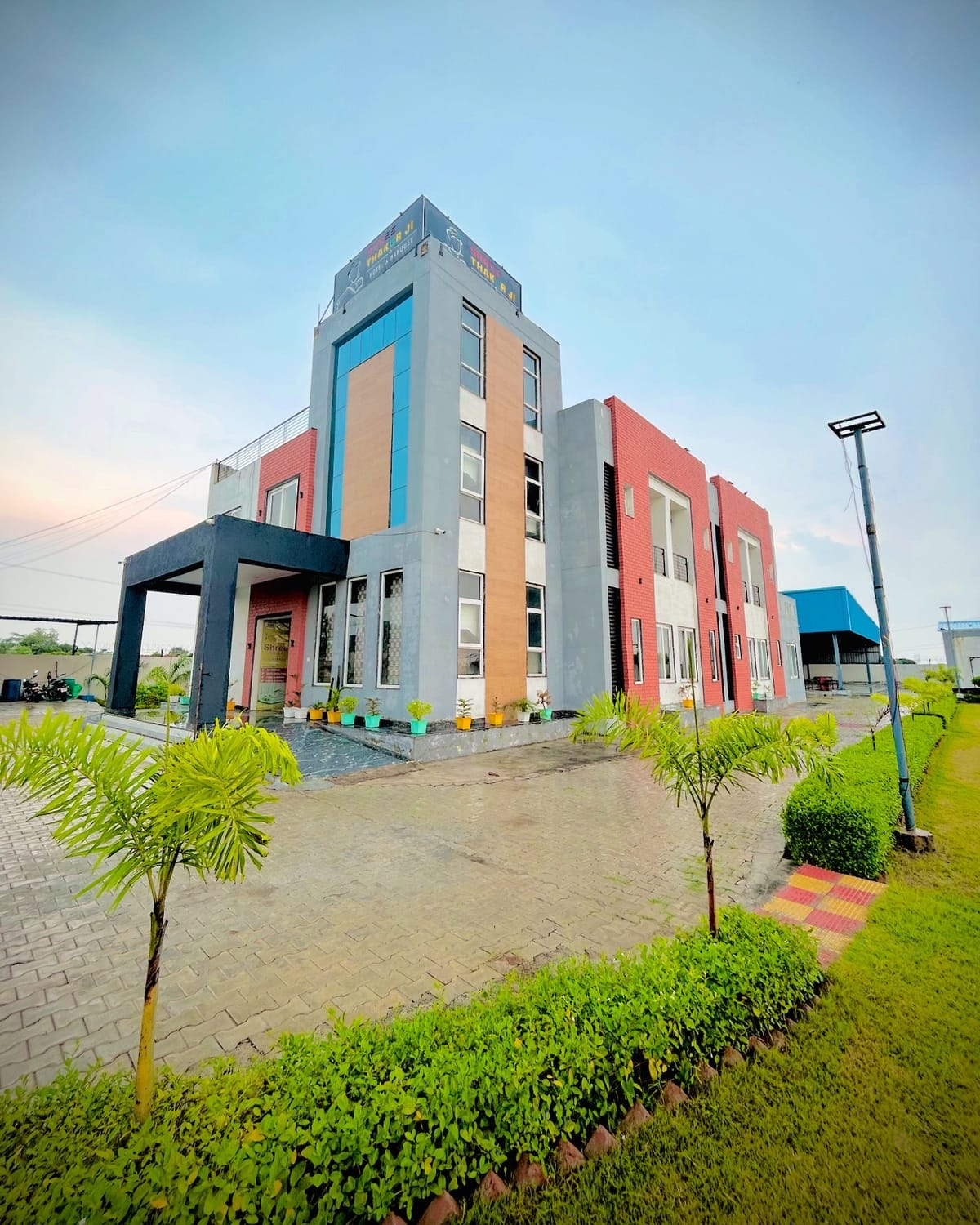Shree Thakur Ji Hotel & Banquet — 2