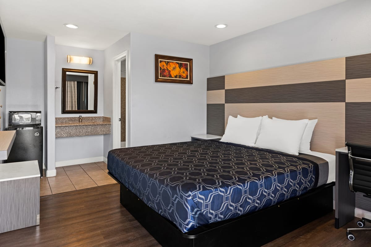 Bay Breeze Inn — 1