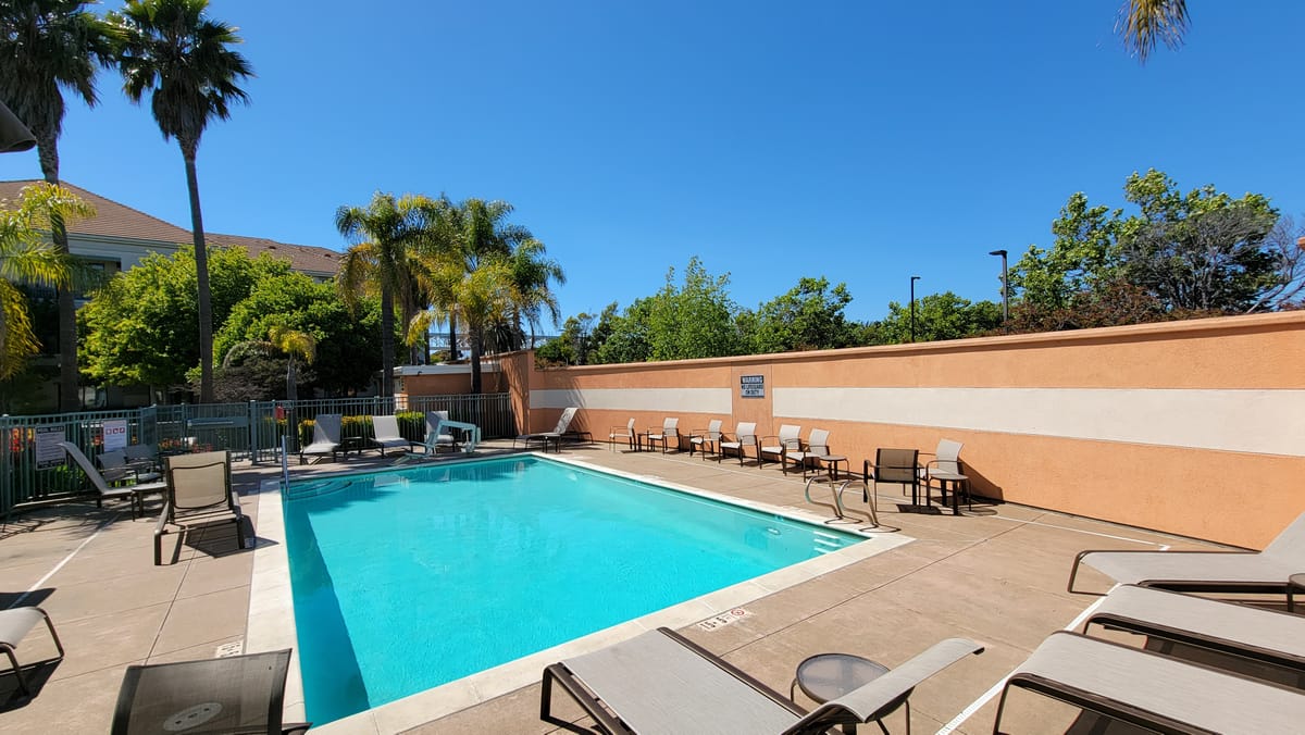 Courtyard by Marriott Oakland Airport — 4