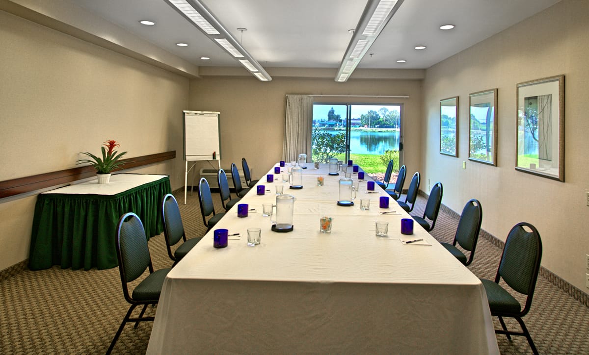 Executive Inn & Suites Hotel of Oakland, CA — 4