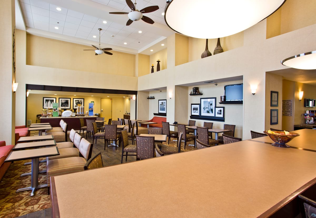 Hampton Inn & Suites Oakland Airport-Alameda — 3