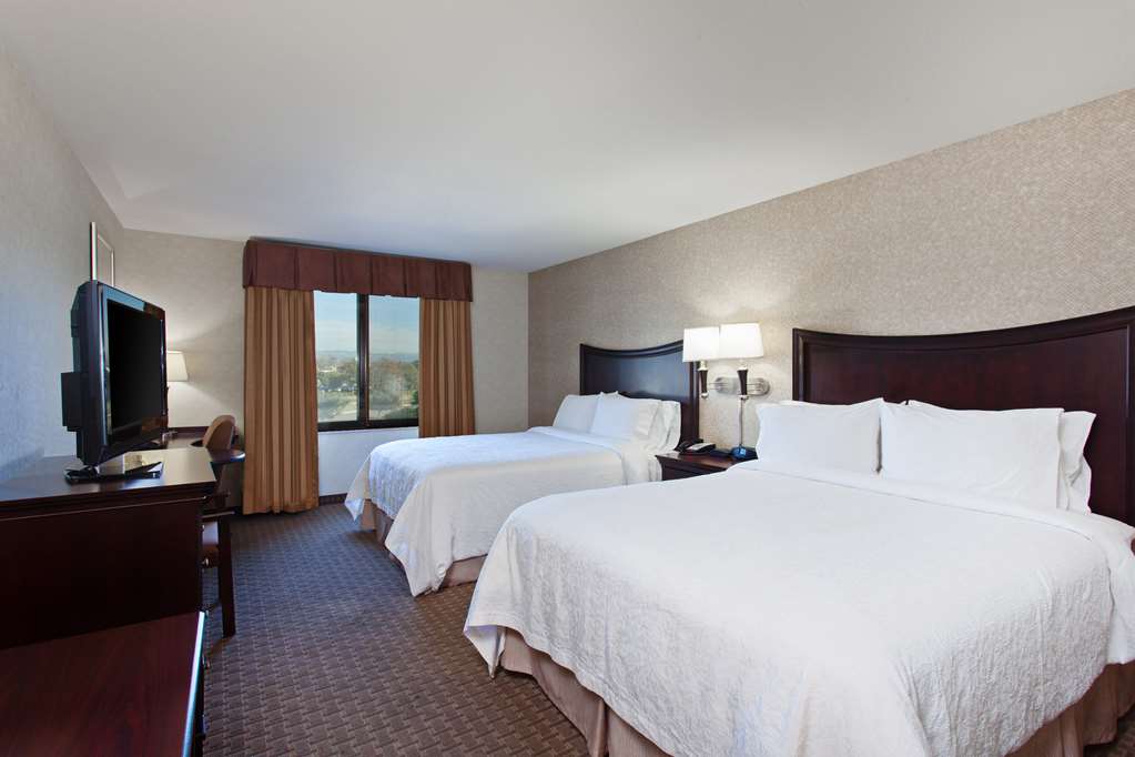 Hampton Inn & Suites Oakland Airport-Alameda — 4