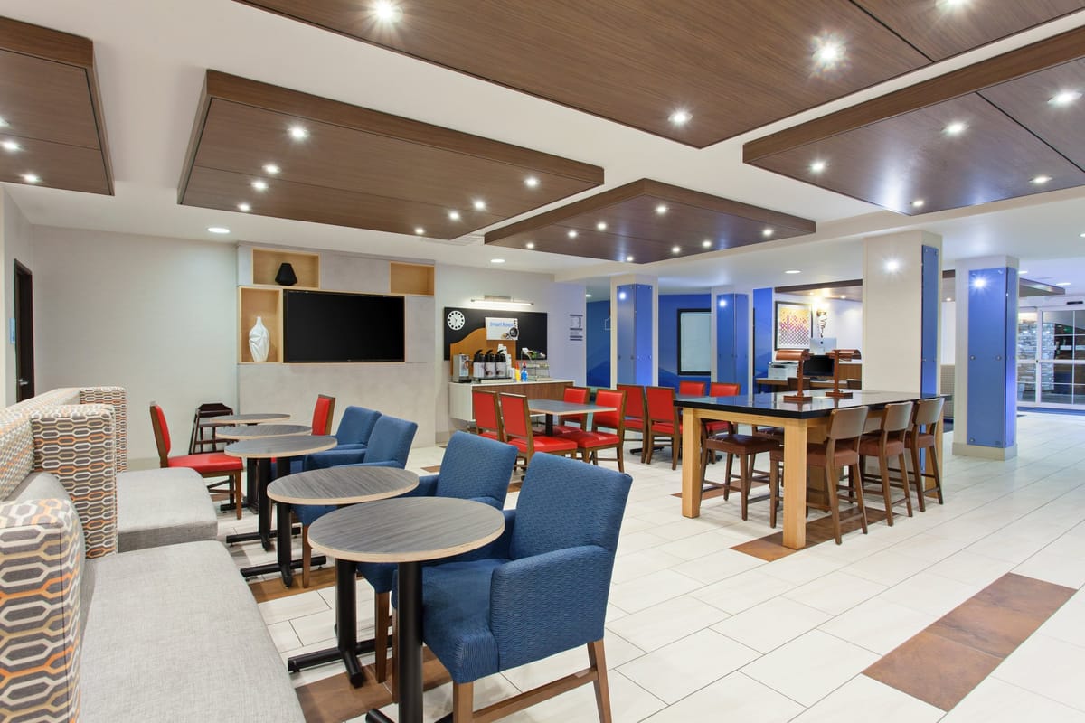Holiday Inn Express & Suites Oakland-Airport by IHG — 3