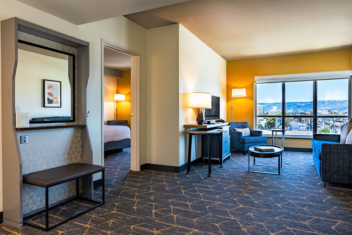Holiday Inn & Suites Oakland - Airport by IHG — 1