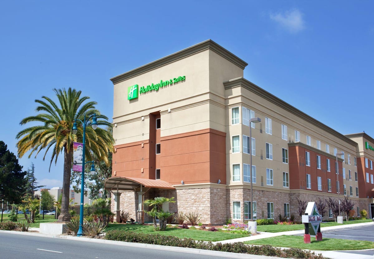 Holiday Inn & Suites Oakland - Airport by IHG — 3