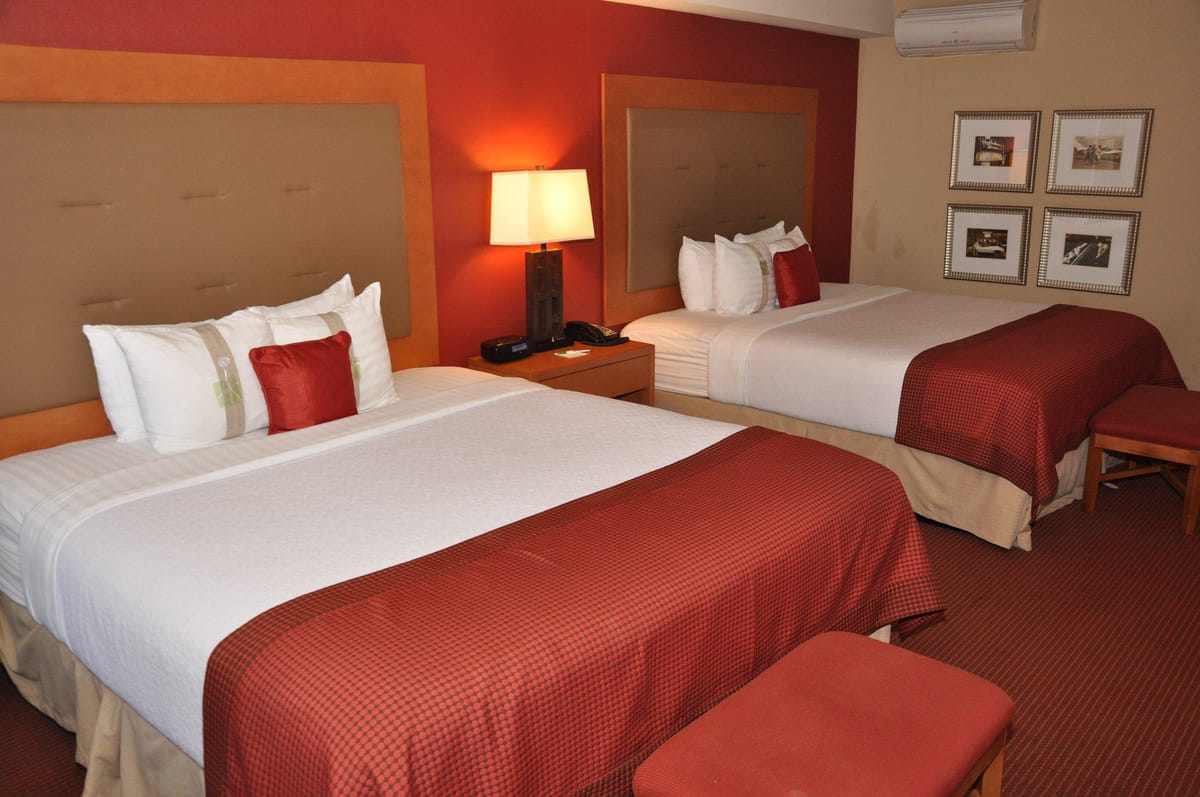 Holiday Inn & Suites Oakland - Airport by IHG — 4