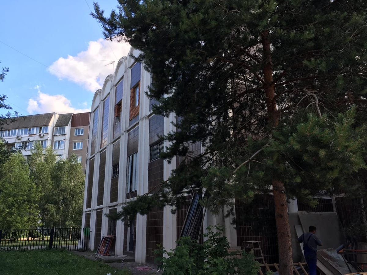 Khostel Vezhlivyy Los' Na Buninskoy Alleye — 3