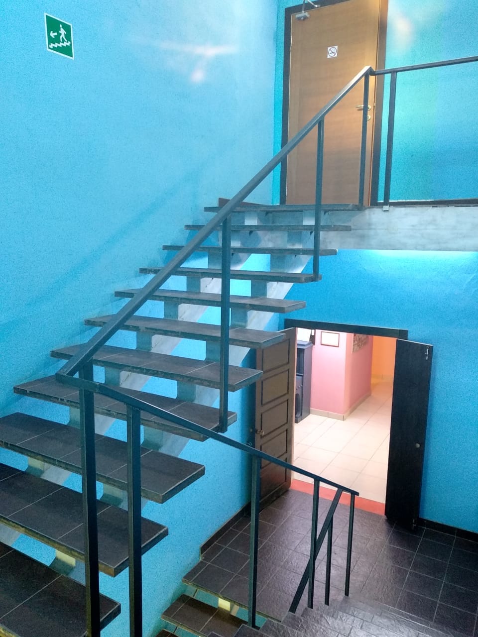 Khostel Vezhlivyy Los' Na Buninskoy Alleye — 4