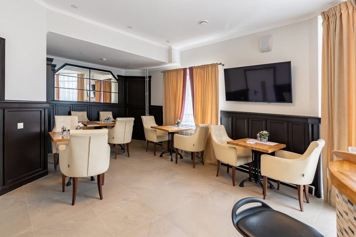 Lion Hotel — 1
