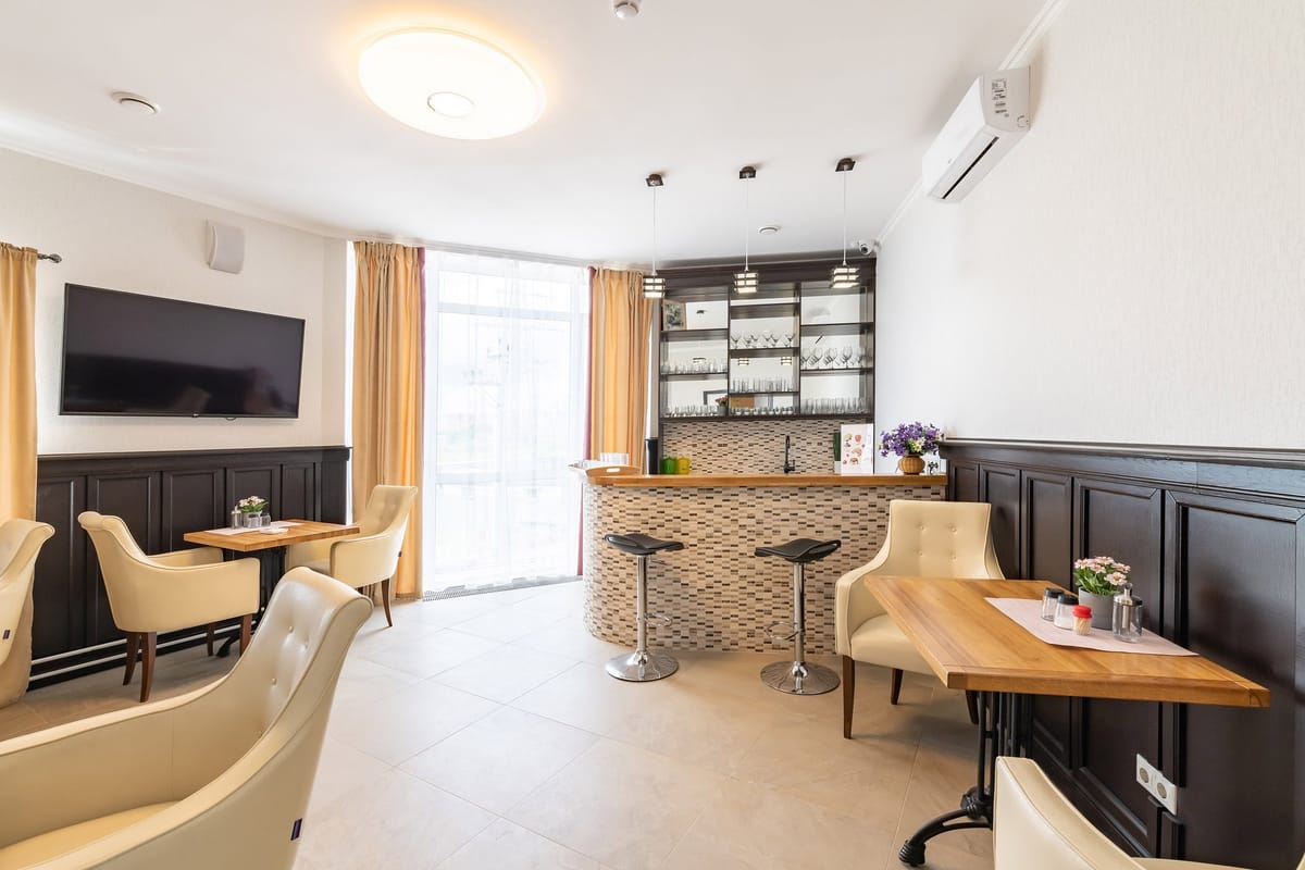 Lion Hotel — 2