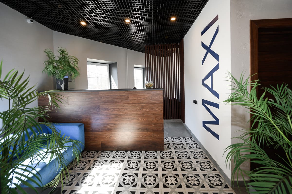 Maxi Hotel — 1