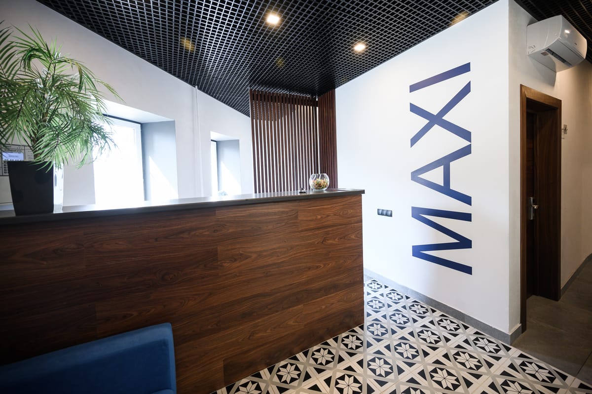 Maxi Hotel — 2
