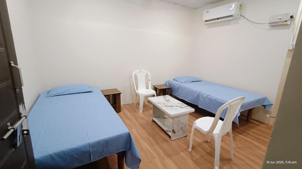 Homestay Near Airport for Sangam - Family Room with Private Bathroom — 1