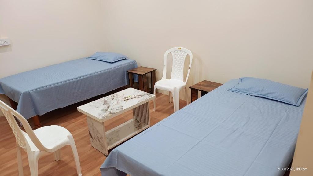 Homestay Near Airport for Sangam - Family Room with Private Bathroom — 5