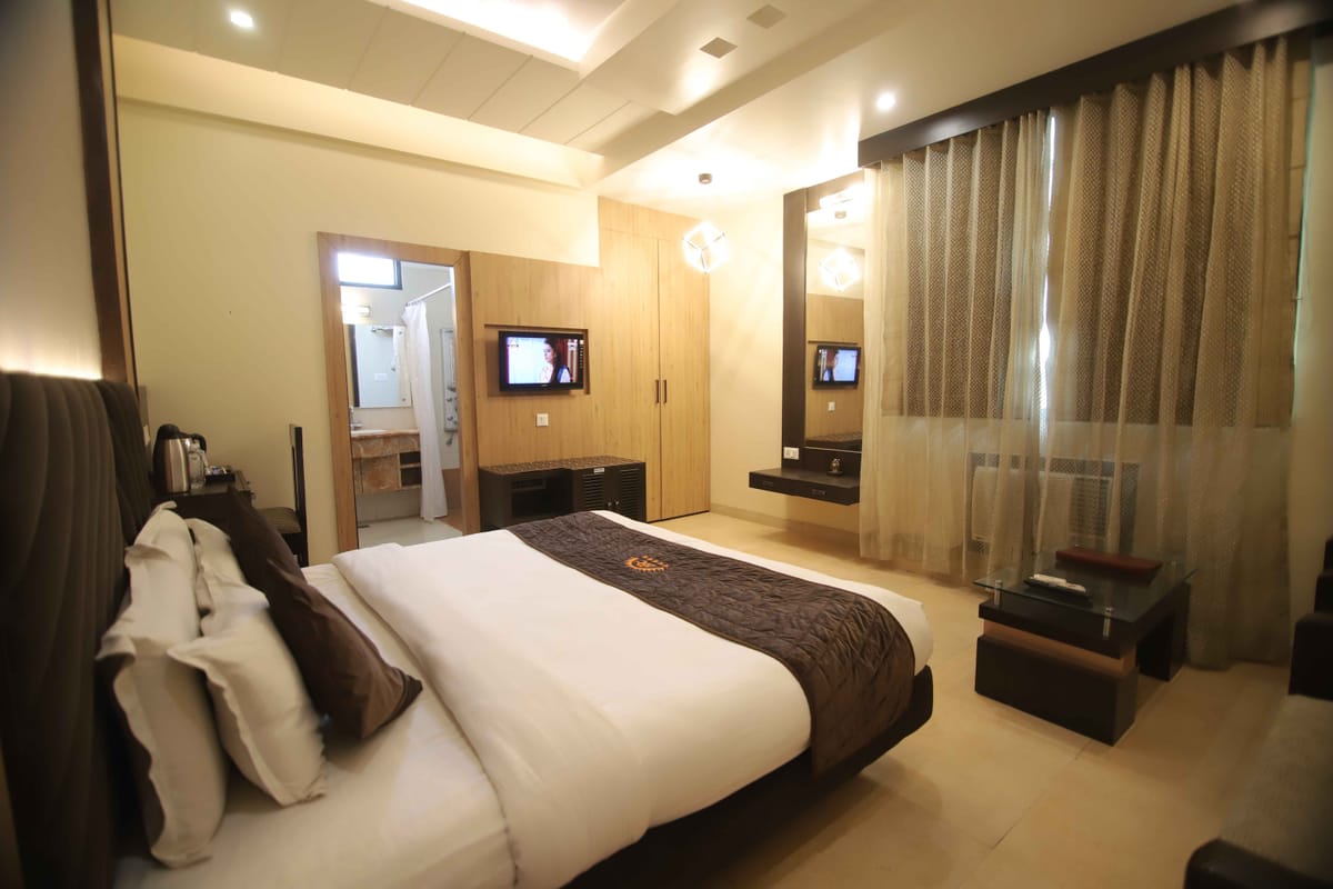 Hotel Ravisha Continental — 1