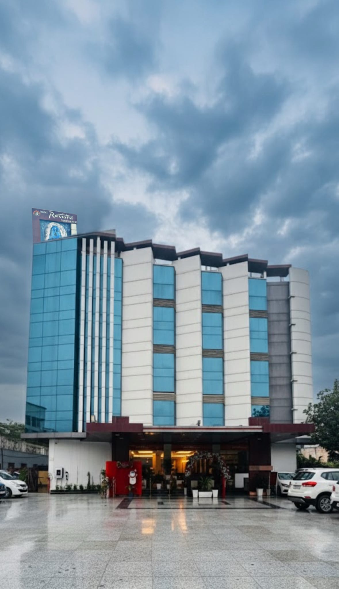 Hotel Ravisha Continental — 3