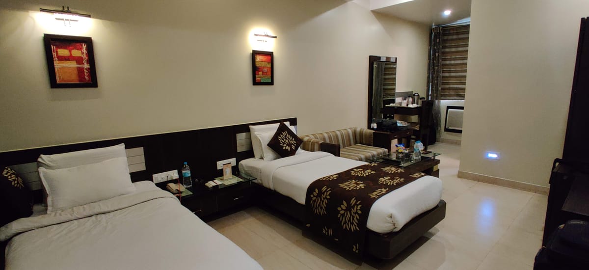 Hotel Ravisha Continental — 4