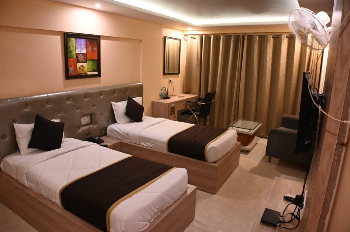 Hotel Yashpadam Continental — 1