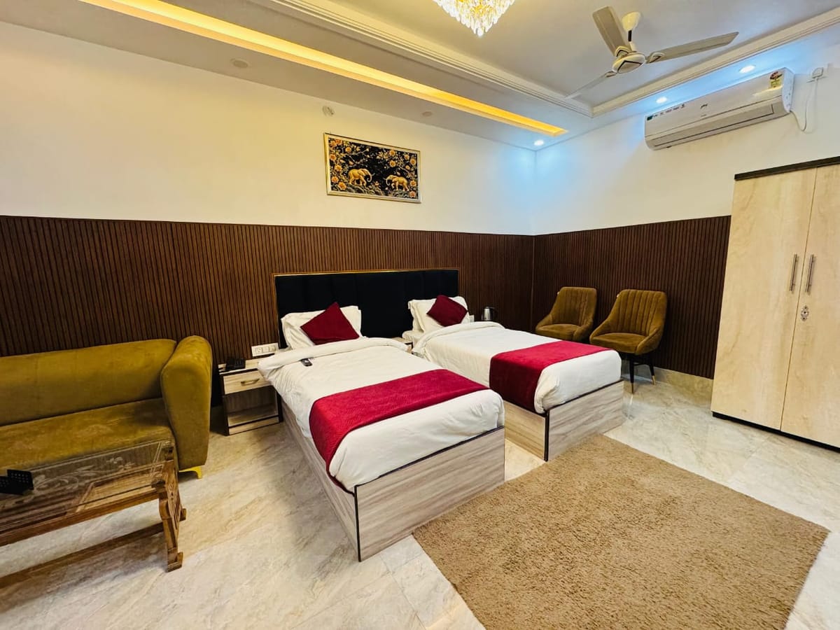 The Grand Palace (Hotel & Lawn)Auckland Rd, Civil Lines,Prayagraj — 3