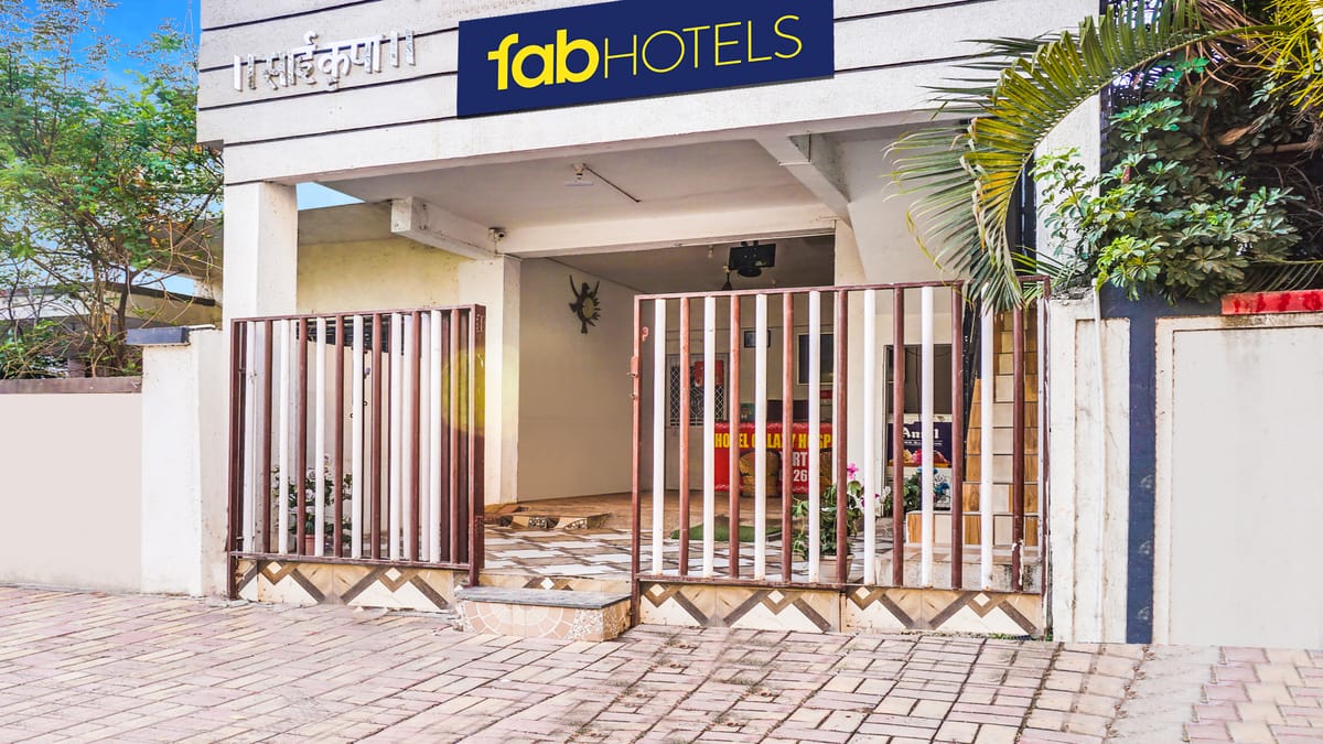 FabHotel Galaxy Airport Inn — 3