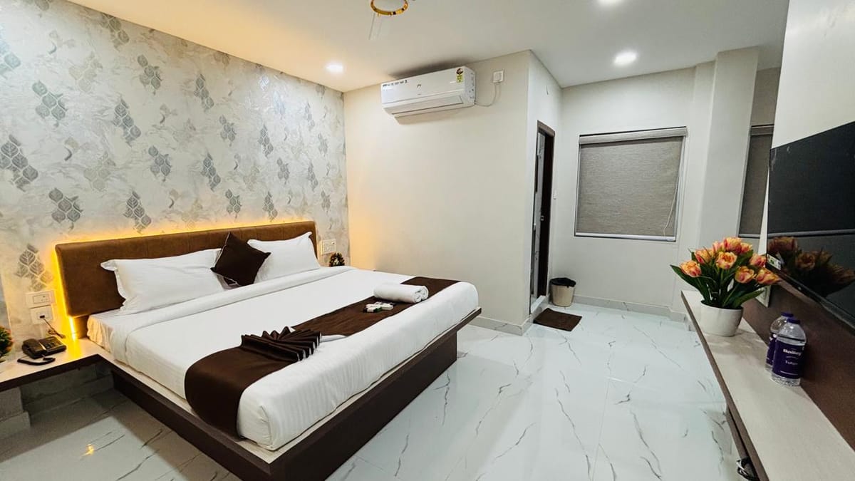 Hotel Mithra Grand — 1