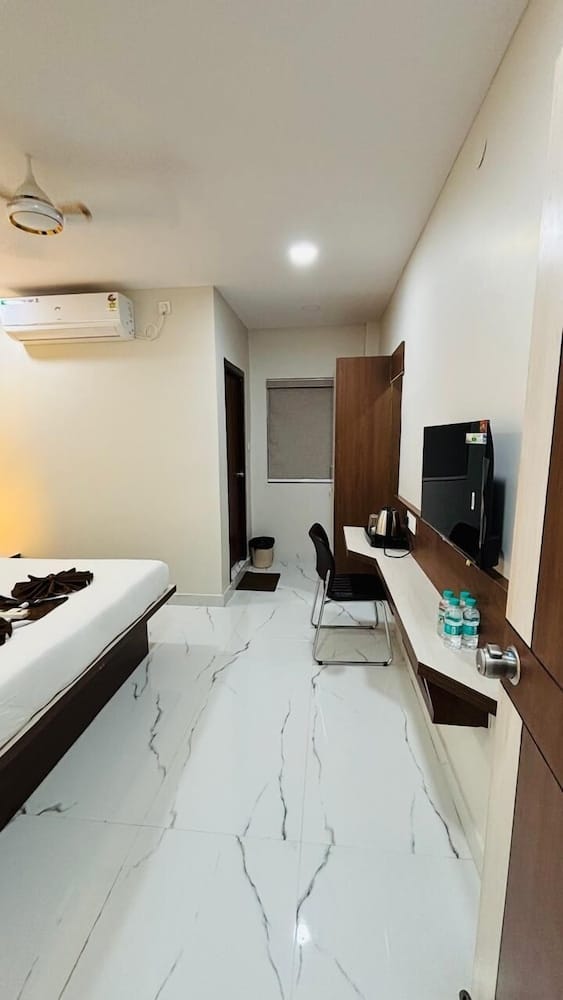 Hotel Mithra Grand — 5