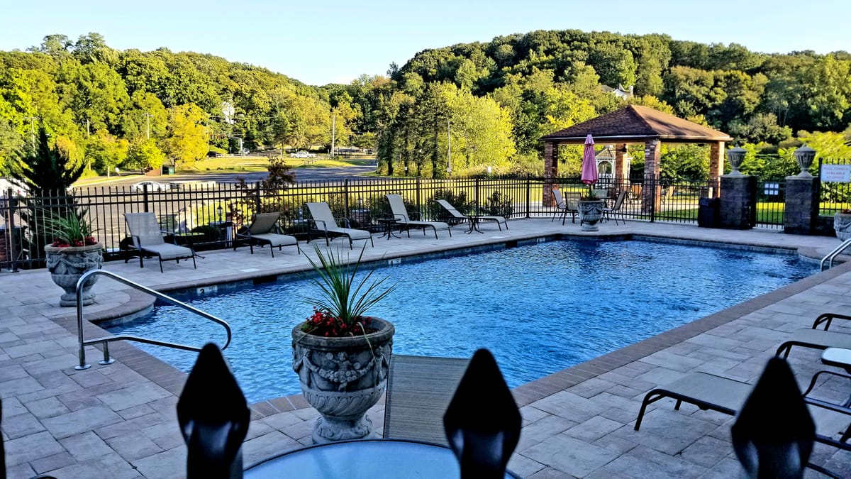 Chalet Inn & Suites — 1