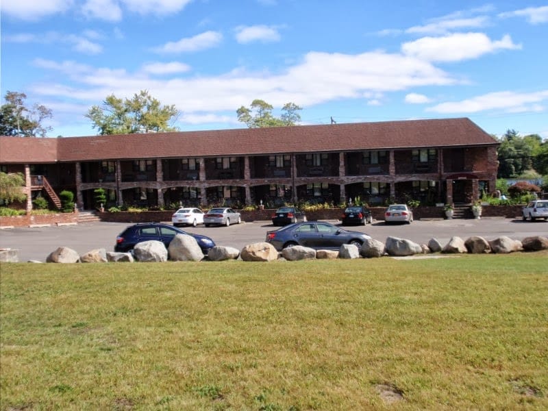 Chalet Inn & Suites — 3