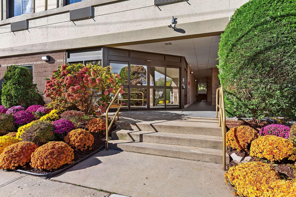 Comfort Inn Syosset-Long Island — 1