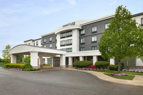Courtyard by Marriott Republic Airport Long Island/Farmingdale — 1