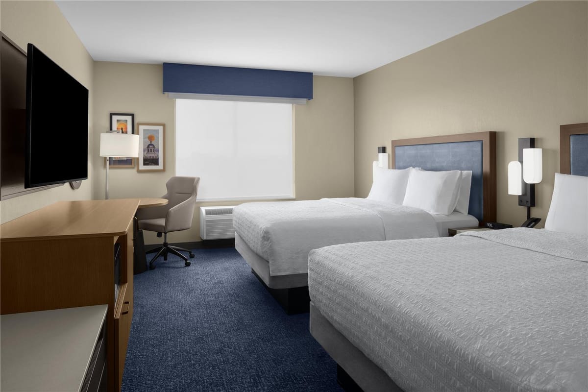Hampton Inn & Suites by Hilton Long Island Farmingdale — 2