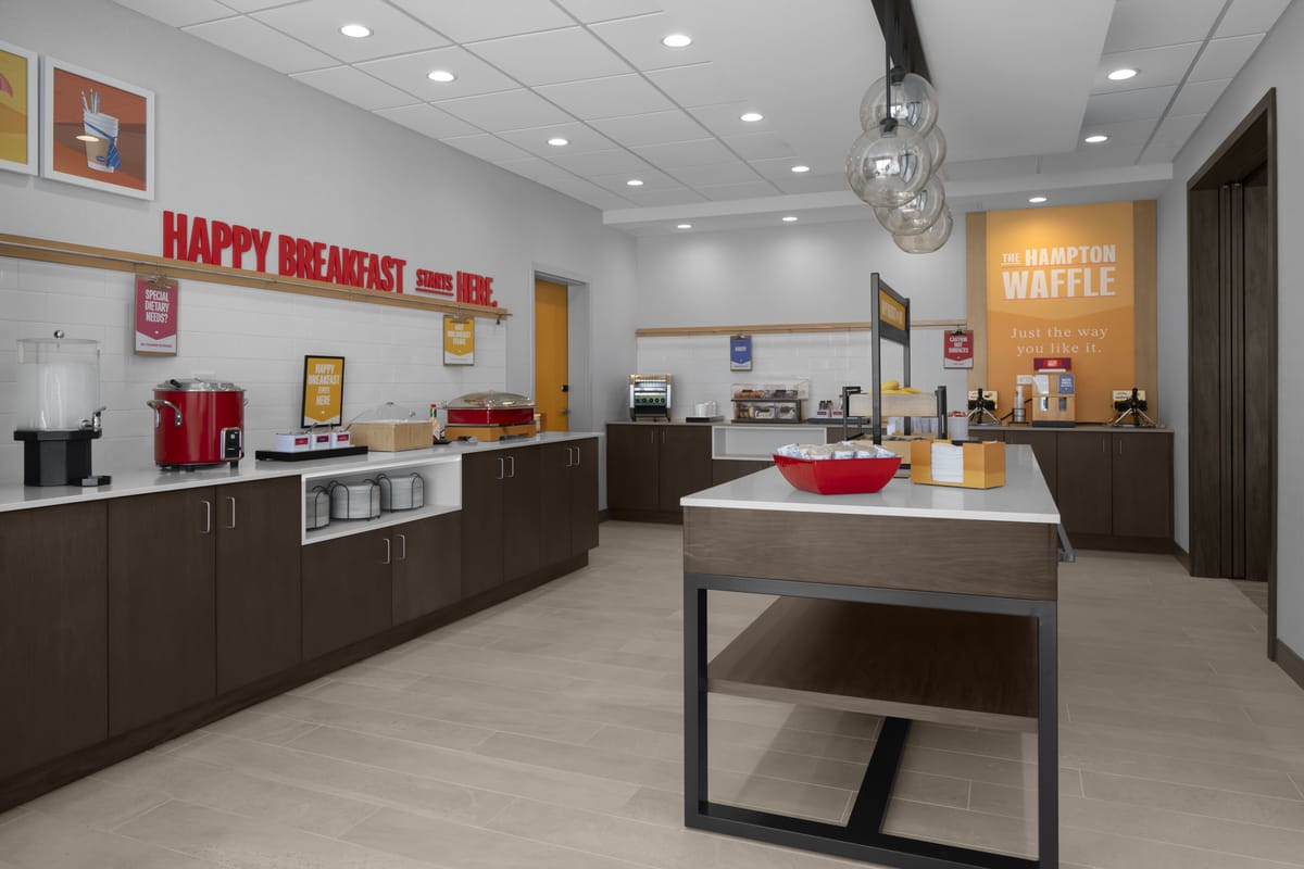 Hampton Inn & Suites by Hilton Long Island Farmingdale — 3