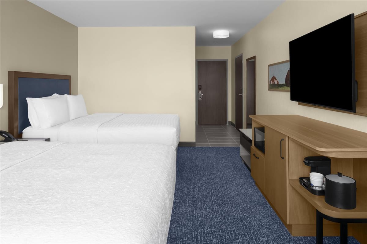 Hampton Inn & Suites by Hilton Long Island Farmingdale — 5