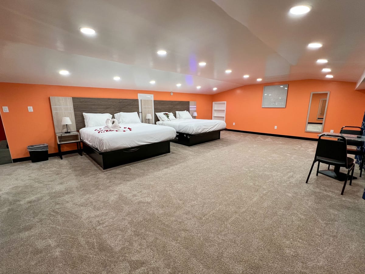 Hollywood Motel — 4