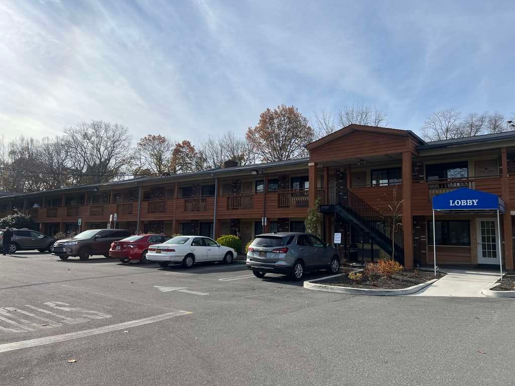 SureStay Plus by Best Western Woodbury Inn — 4