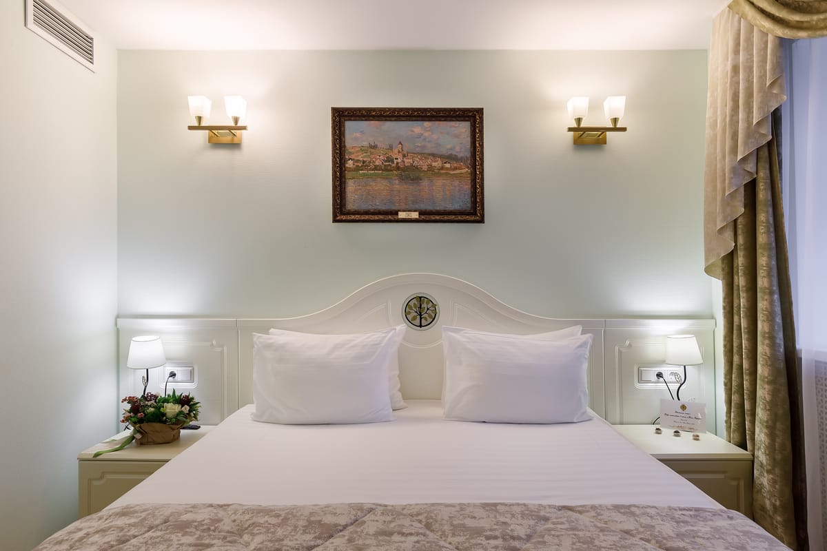 White Tree Hotel — 1