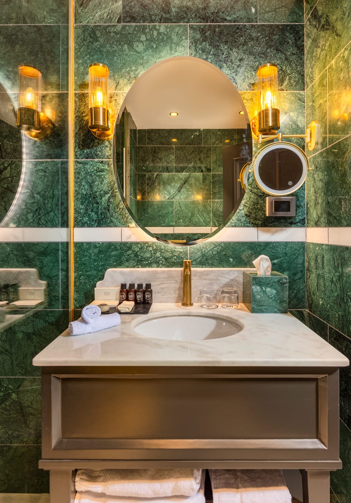 דברה בראון | Debrah Brown by Brown Hotels — 3